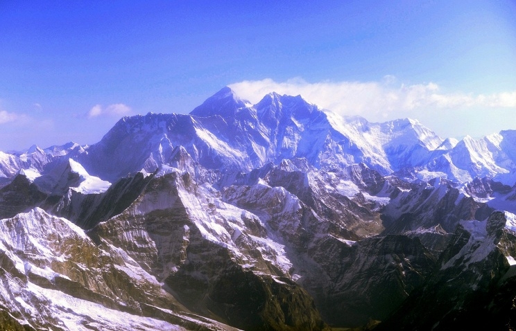 На Эвересте при сходе лавины погибли 65 альпинистов