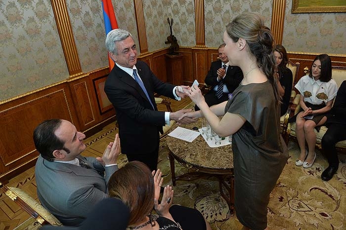 Armenian President grants Armenian passports to five members of Genealogy group