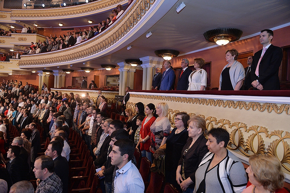 Президент Серж Саргсян присутствовал на праздничном концерте, посвященном  дню 
Труда