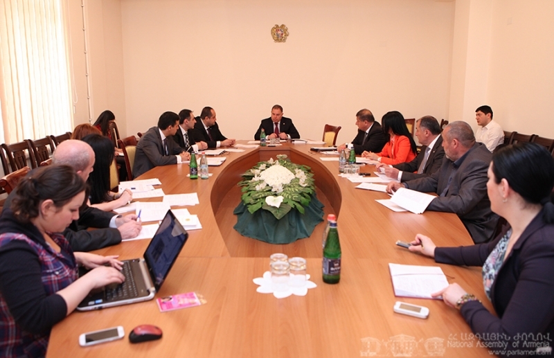 Постоянная комиссия НС Армении по государственно-правовым вопросам провела 
заседание