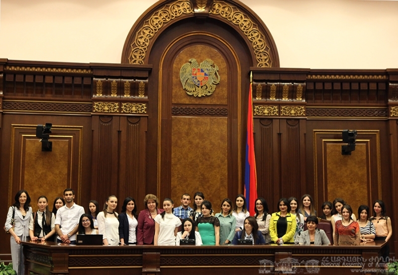 В рамках программы “Открытые двери” парламент посетили студенты и преподаватели 
АГПУ им. Х.Абовяна
