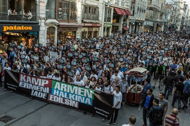В Стамбуле  состоялось шествие в знак протеста против  сноса лагеря «Армен»