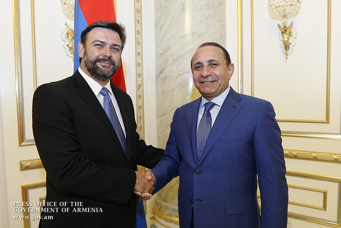 Армения заинтересована в углублении сотрудничества с Чехией: премьер-министр