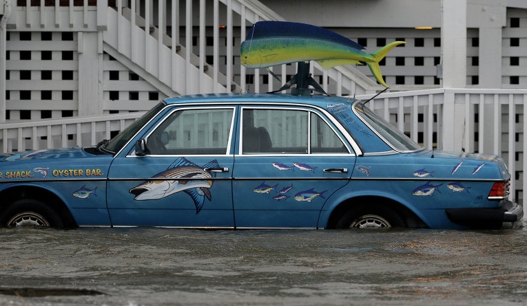 Движение транспорта приостановлено из-за наводнений в Хьюстоне