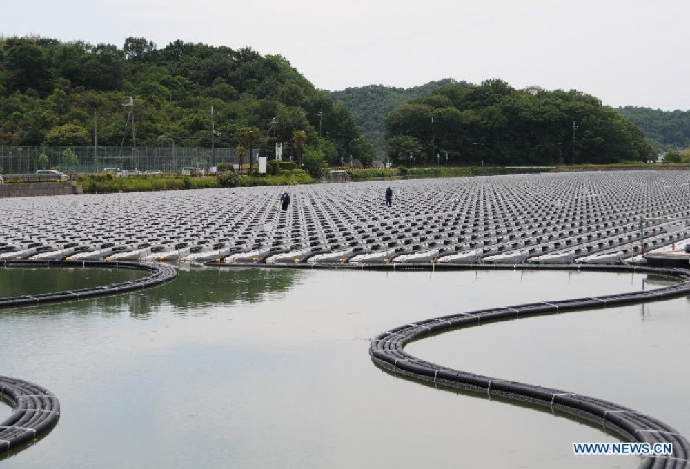 В Японии заработала крупнейшая в мире плавучая солнечная электростанция