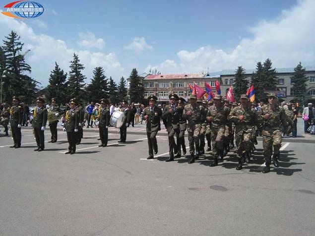 Republic Day celebrated with military parade in Gyumri
