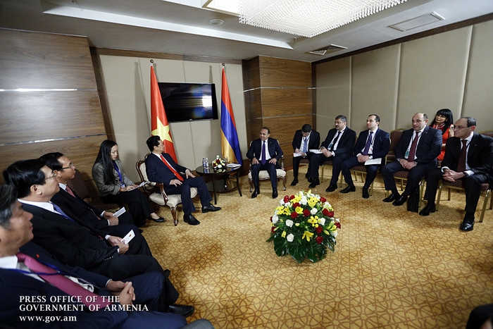 Овик Абрамян встретился с премьер-министрами Вьетнама и Киргизии