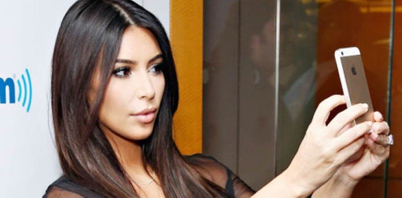 Kim Kardashian to get her own selfie-taking wax figure