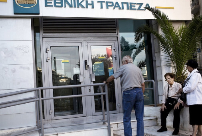 Тысяча отделений банков Греции три дня будут обслуживать 
пенсионеров без банковских карт