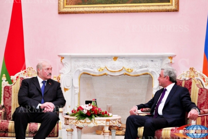 Президент Беларуси Александр Лукашенко поздравил президента Армении 
Сержа Саргсяна с днем рождения