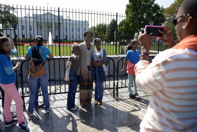Туристам разрешили фотографировать внутри Белого дома