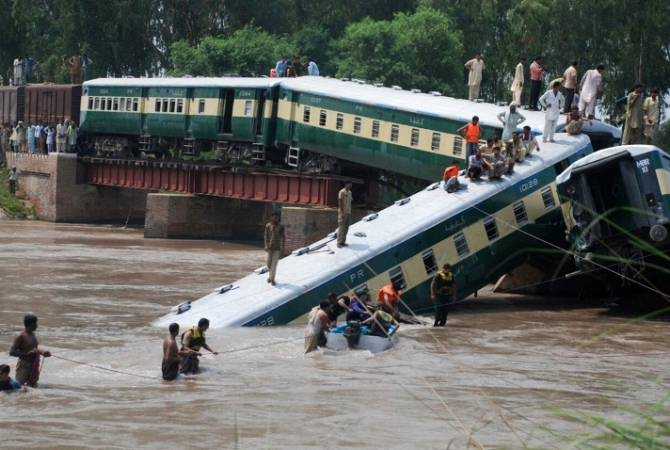 Պակիստանում աճում Է մարդատար գնացքի վթարից զոհվածների թիվը 