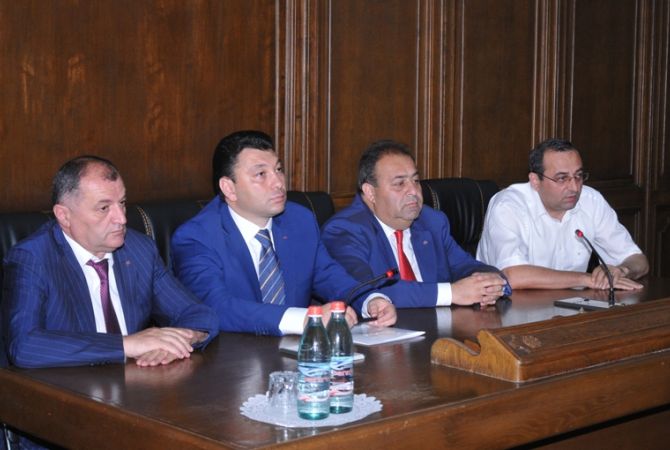 Армянские депутаты в Беларуси уверили, что акция на проспекте Баграмяна не 
политическая 
