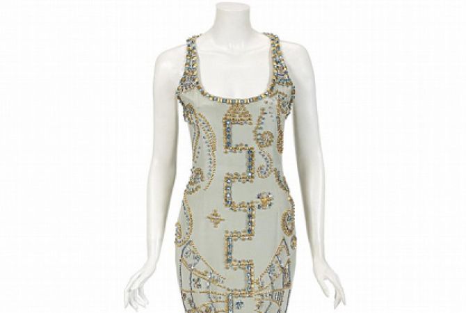 Платье принцессы Дианы продали на аукционе за 200 тысяч долларов