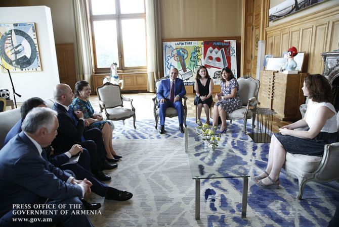 Премьер-министр Армении и мэр Парижа высоко оценили текущий уровень армяно-
французских отношений