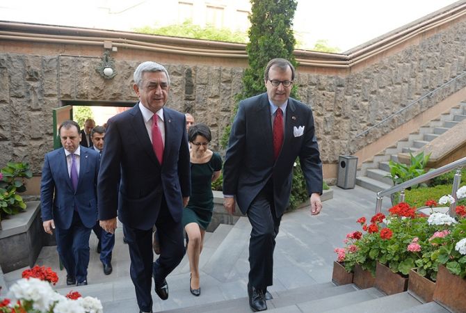 Президент Армении  направил поздравительное послание по случаю Дня независимости 
США  