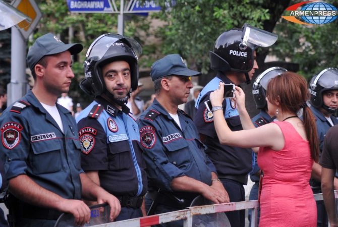 Полиция Армении готовится восстановить движение по проспекту Баграмяна 