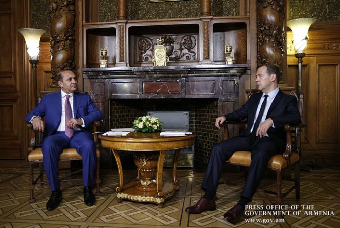 Hovik Abrahamyan and Dmitry Medvedev discuss issues in regard to cooperation in energy sector