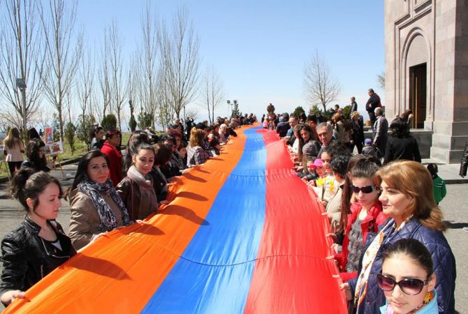Hundred meters long Armenian flag to wave on top of Ararat