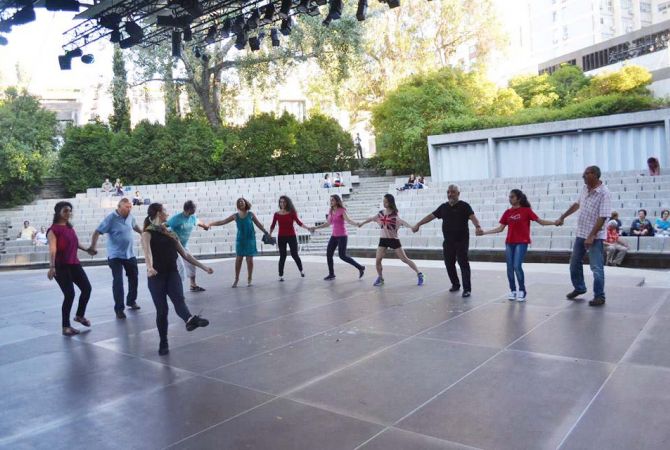 Armenian song and dance attract foreigners in Lisbon