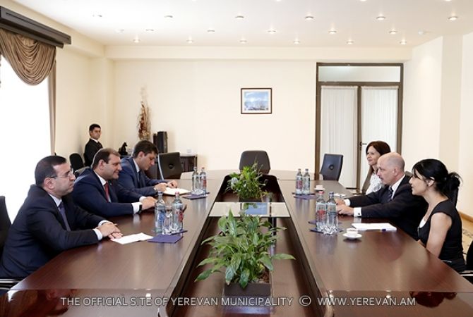 Taron Margaryan receives Ambassador of Argentine Republic to Armenia
