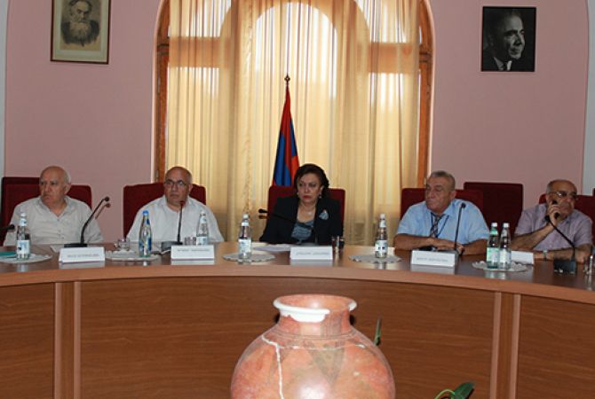 Conference on “Issues of Convergence between Western Armenian and Eastern Armenian” sums 
up results