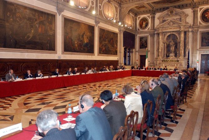 Венецианская комиссия одобрила проект новой конституции