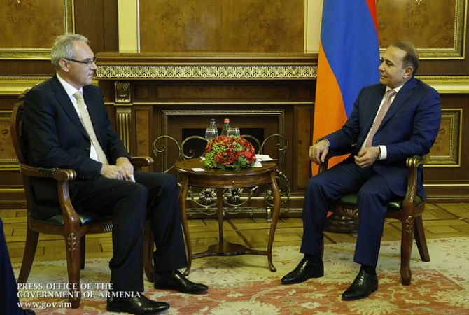 Премьер-министр Армении обсудил проходящие в стране конституционные реформы с 
послом Германии 