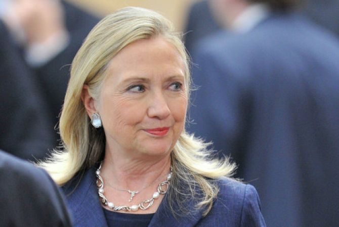 
Клинтон выпустила первое в президентской гонке видео
