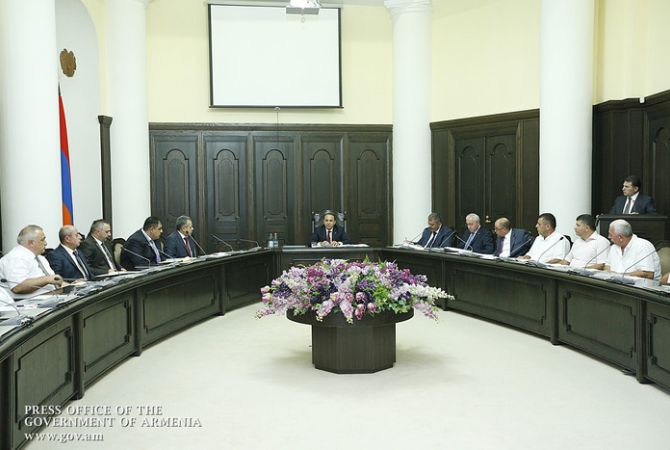 Премьер-министр Армении поручил ответственным лицам вовремя обеспечивать 
земельные хозяйства водой