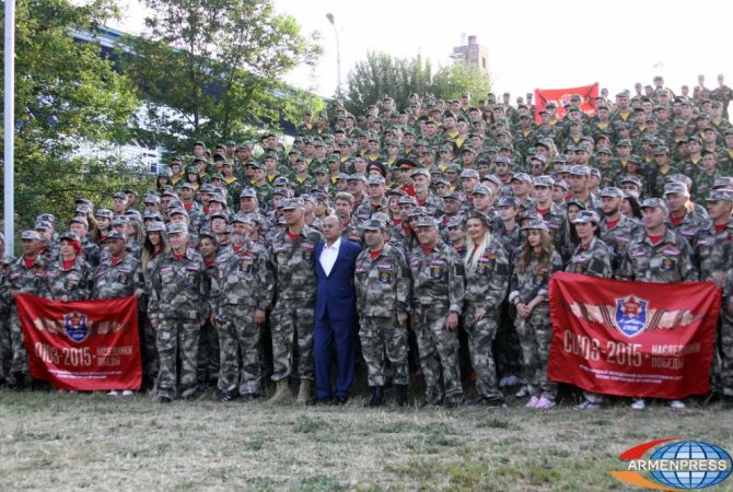 Министр обороны Армении посетил 12-ый Международный молодежный 
образовательный сбор «СОЮЗ-2015 - Наследники Победы» Армения