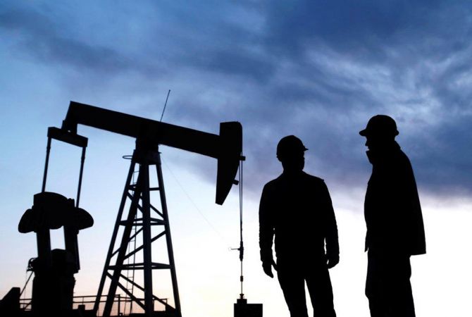 Иран почти полностью прекратил инвестиции в нефть на фоне падения цен