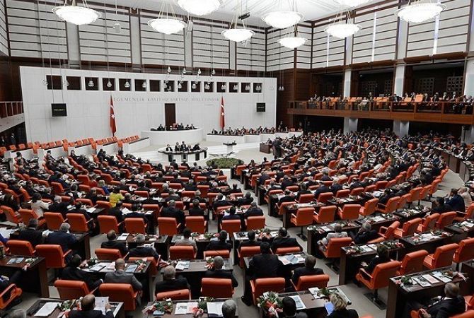 Davutoğlu introduces interim government of Turkey