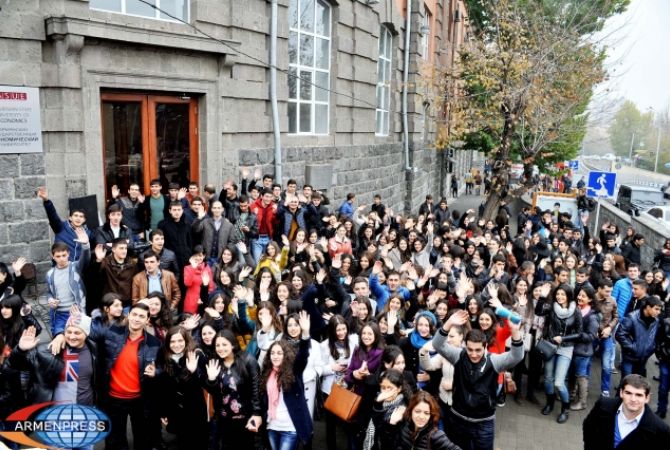 В Армении более 10 тысяч юношей и девушек впервые переступят порог ВУЗа