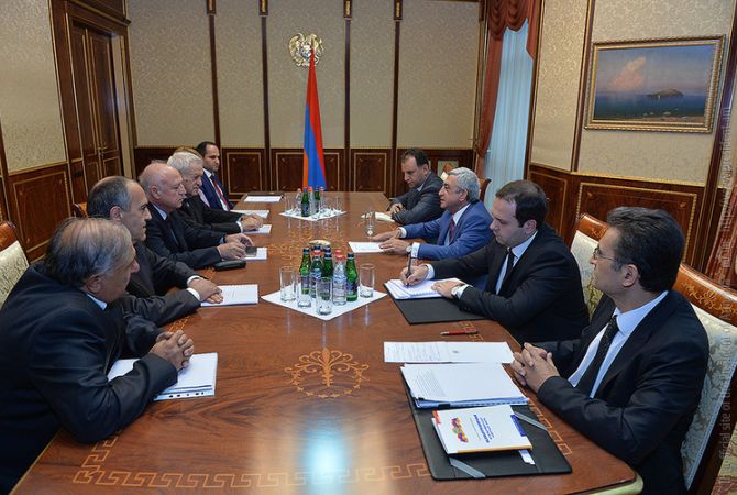 Президент Армении встретился с представителями партии «Национальное единение»