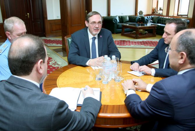 Seyran Ohanyan discussed issues of regional security with RF Ambassador to Armenia