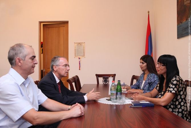 Naira Zohrabyan receives Ambassador of Greece to Armenia