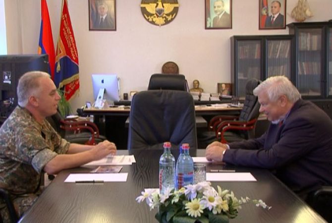 Министр обороны НКР и Личный представитель действующего председателя ОБСЕ 
обсудили нагорно-карабахский конфликт