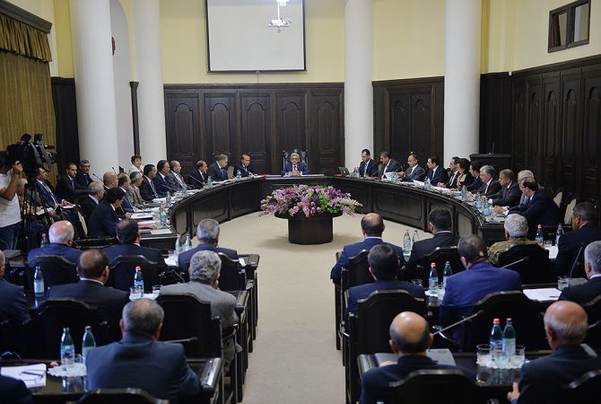 В рамках учений «Шант-2015» президент Армении созвал внеочередное заседание 
правительства Армении