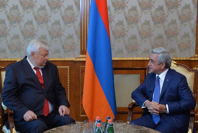 Serzh Sargsyan and Andrzej Kasprzyk discuss situation on Armenia-Azerbaijan border