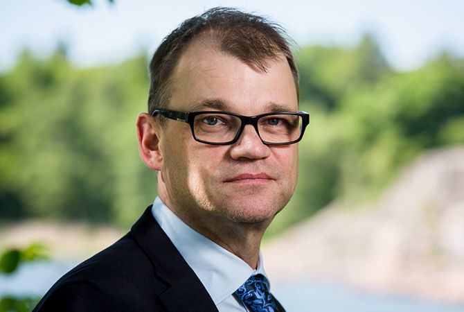 Премьер Финляндии готов разместить беженцев в своем доме