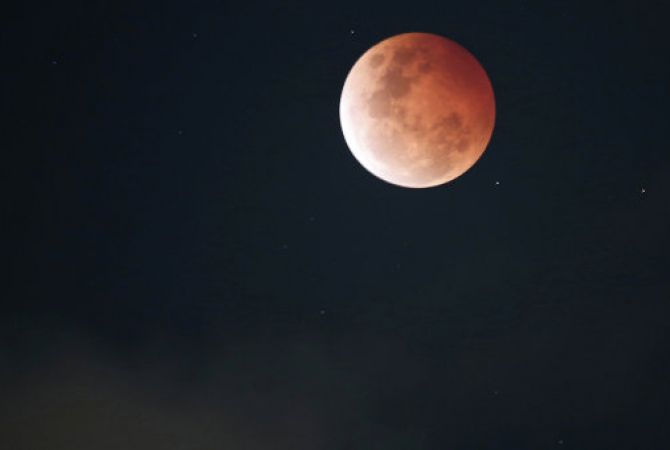 НАСА: "кровавая луна" не вызовет падения метеорита и конца света