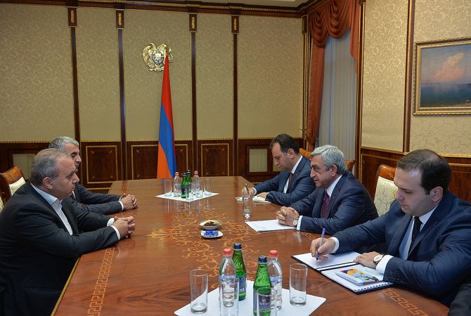  Президент Армении встретился с представителями партии 