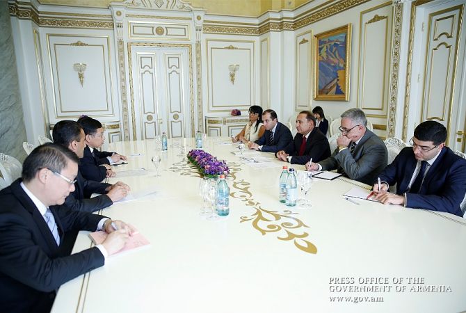  Премьер-министр Армении обсудил с послом КНР широкий круг вопросов своего 
предстоящего рабочего визита в Китай 