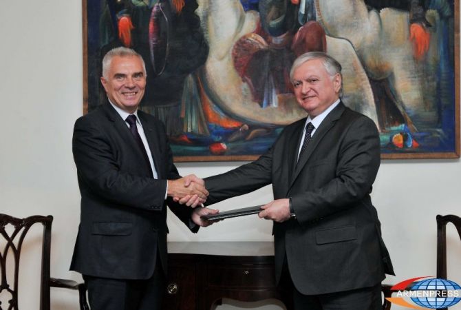  Новый руководитель делегации ЕС вручил копии верительных грамот министру 
иностранных дел Армении 