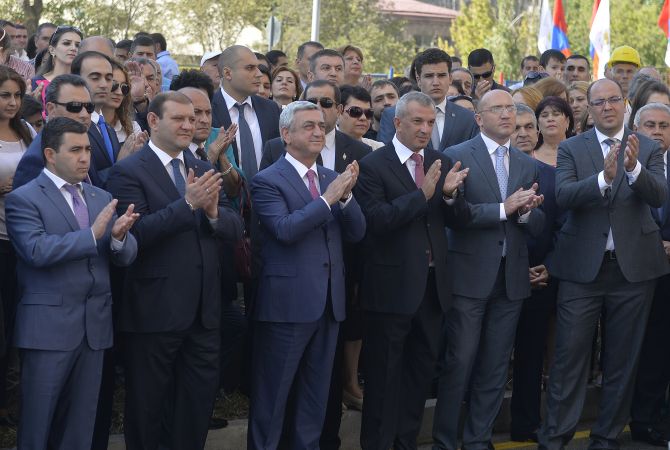  Президент Армении присутствовал на церемонии открытия жилого комплекса для 
молодых ученых и членов творческих союзов
 