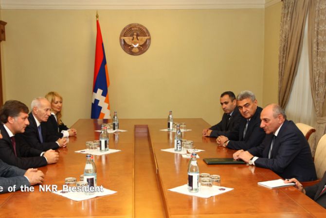 Bako Sahakyan holds discussion with group of specialists from National Oncology Center after 
academician Fanarjan