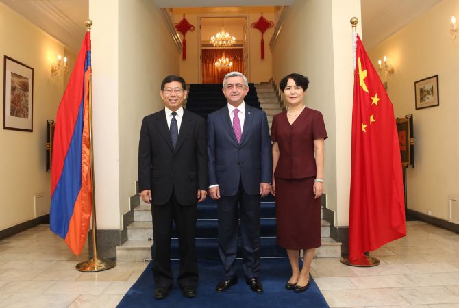 Serzh Sargsyan visits China’s Embassy In Armenia on PRC national holiday