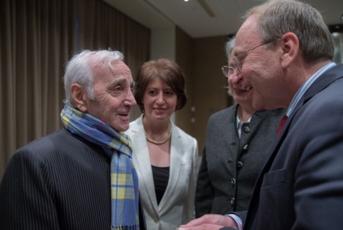 Charles Aznavour suggests to raise glasses for peace in Armenia