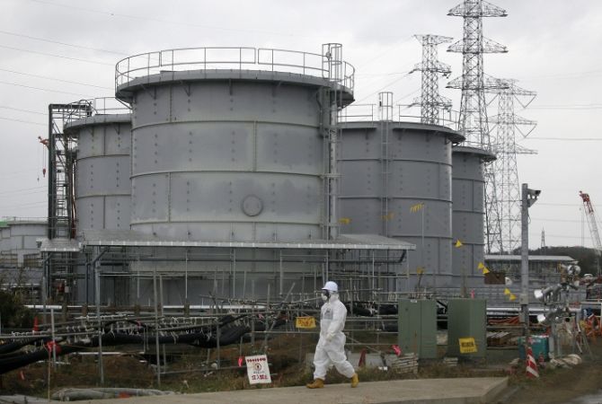 Fukushima power plant protective cover removed over crippled  reactor